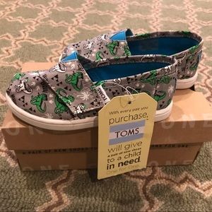 Toms Classic Ash Dinosaur Print Canvas Shoes